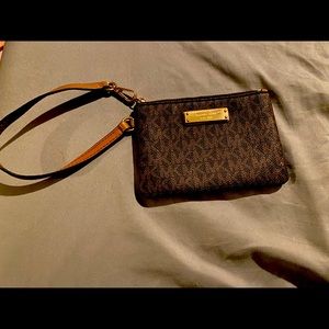 Michael kors wristlet NWT never used.